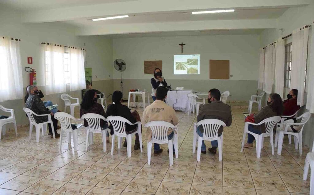 Lunardelli promove curso sobre a cultura do morango