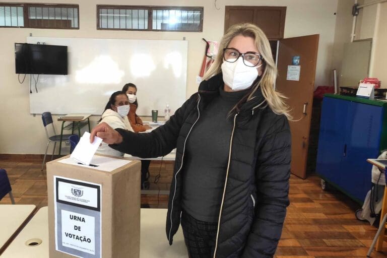 Colégios estaduais fazem eleições para diretores nesta quarta (7)
