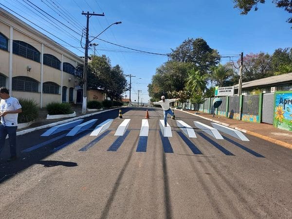 Faixa de pedestres em 3D chama atenção no Paraná