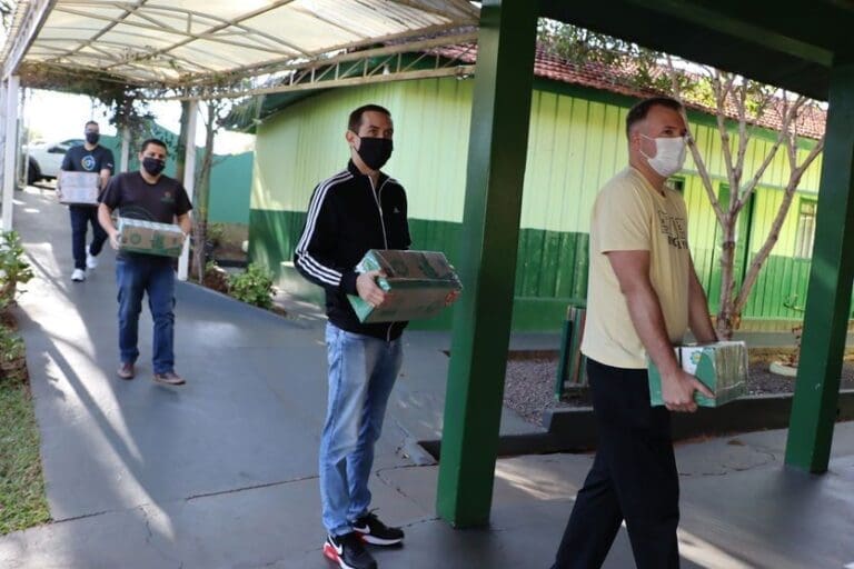 Assistência Social de Ivaiporã recebe doações da Cresol e Sesc