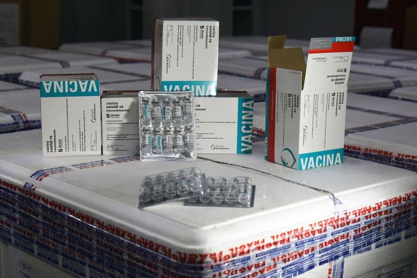 Paraná recebe mais 361.490 doses de vacina contra Covid