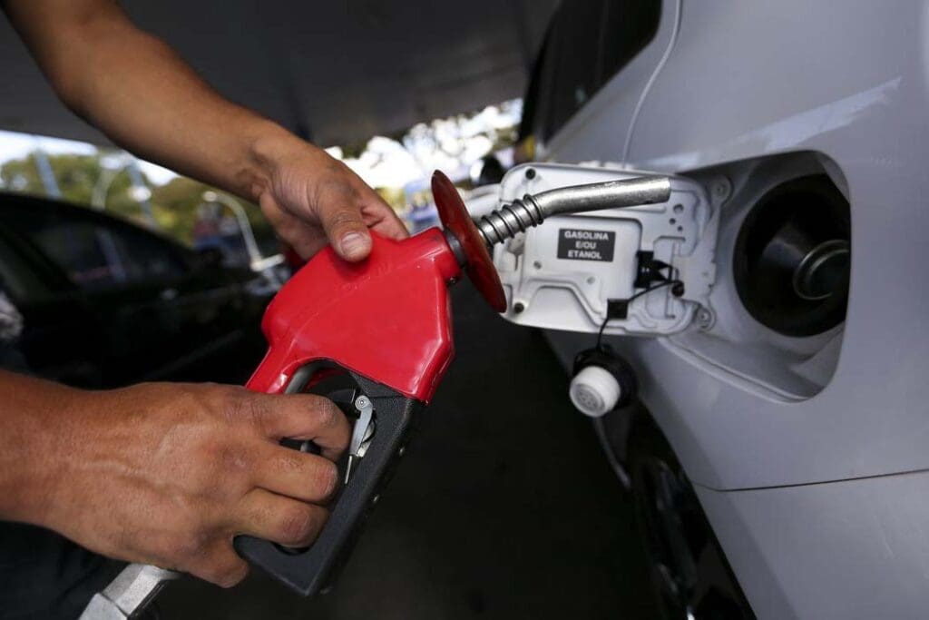 Preços de gasolina, diesel e gás aumentam nas refinarias