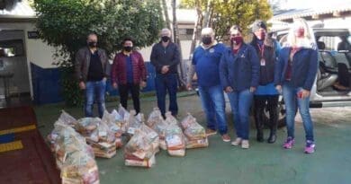 Univale repassa 31 cestas básicas para campanha do Rotary de Jardim Alegre
