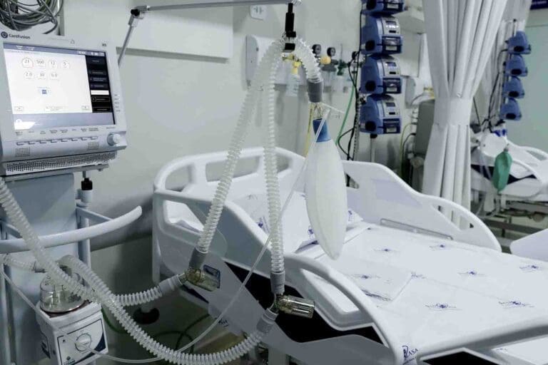 Taxa de ocupação de leitos de UTI Covid-19 é a menor desde fevereiro no Paraná