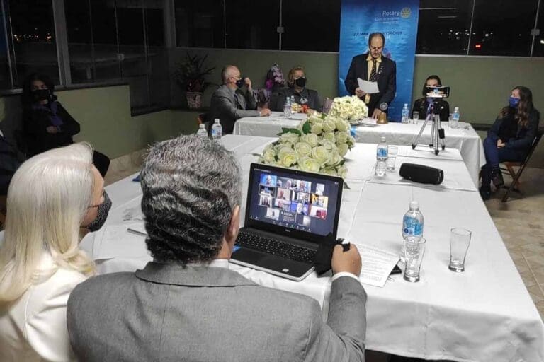 De forma híbrida toma posse nova diretoria do Rotary Ivaiporã Integração