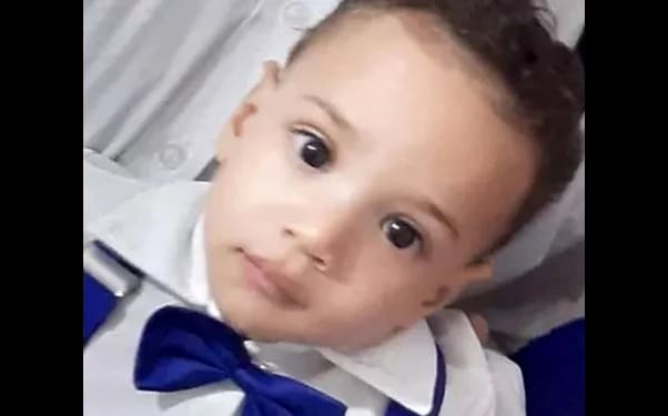 Sepultado menino de 2 anos que morreu esquecido em carro