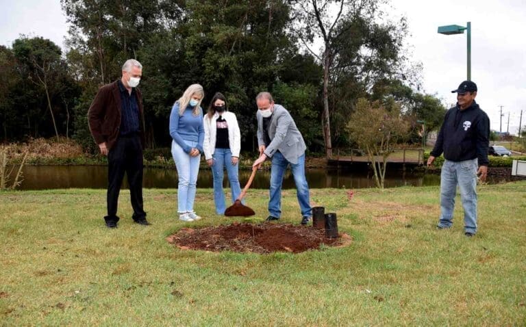 No Dia Nacional do Voluntariado Ivaiporã recebe a campanha Floresce Paraná