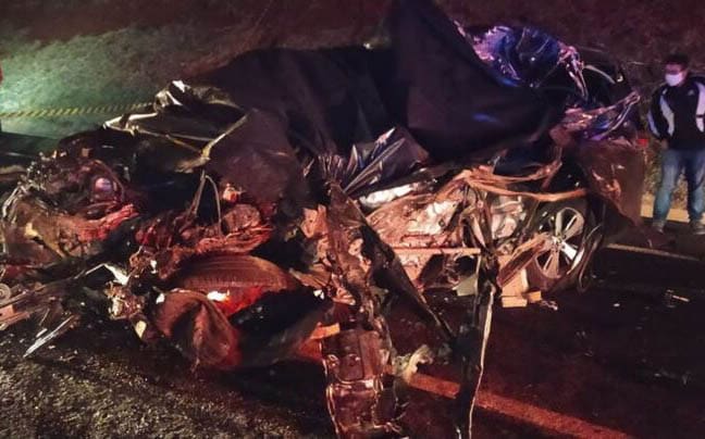 Acidente na PR-444 mata uma pessoa e deixa outras duas feridas