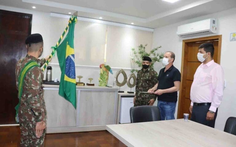 Prefeito Carlos Gil toma posse como presidente da 244ª Junta Militar de Ivaiporã