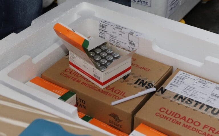 Paraná recebe mais 435.290 vacinas contra Covid-19