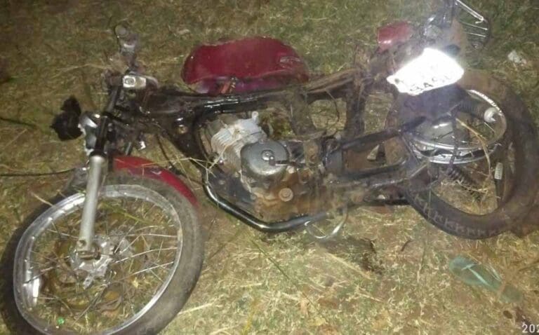 Casal de 18 anos morre em acidente entre moto e carro na rodovia PR-182