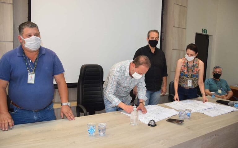 Carlos Gil assina anteprojeto para a construção casas populares