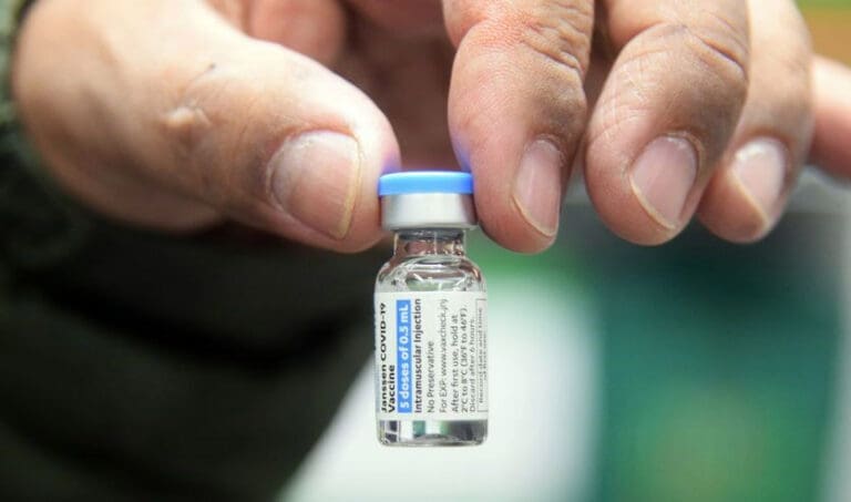 Paraná anuncia início da aplicação da terceira dose