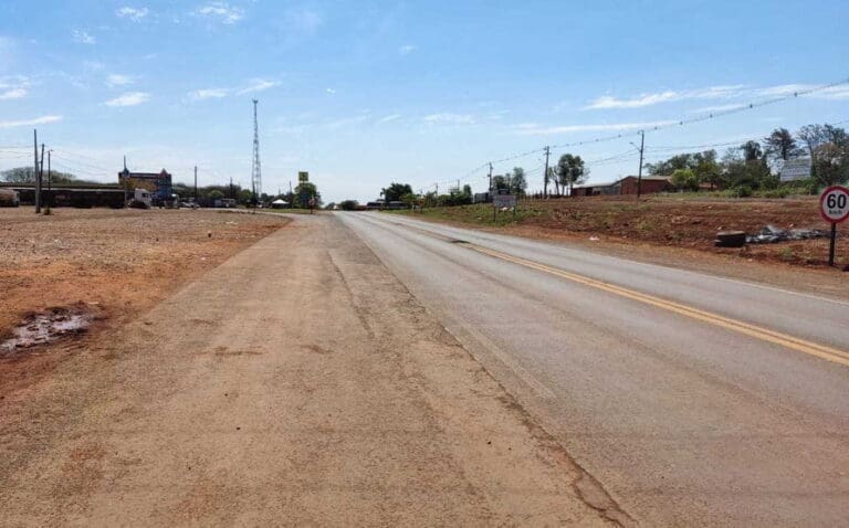 Caminhoneiros encerram bloqueio na PR-466, em Jardim Alegre