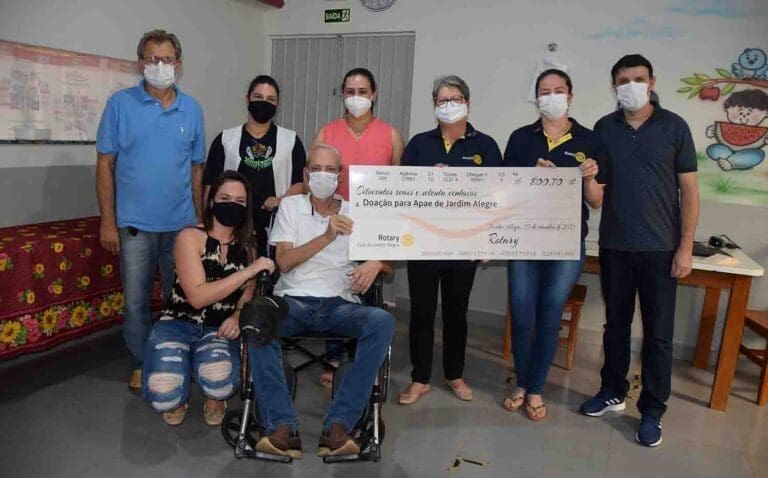 APAE de Jardim Alegre recebe doação do Rotary Club