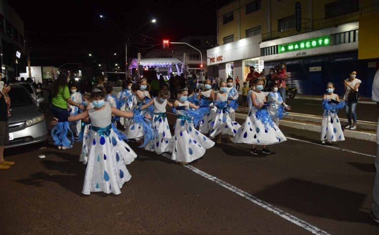 Dia da Árvore é comemorado em Ivaiporã com desfile alegórico ambiental