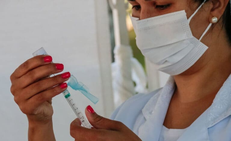 Aplicação da 2ª dose da vacina contra Covid-19