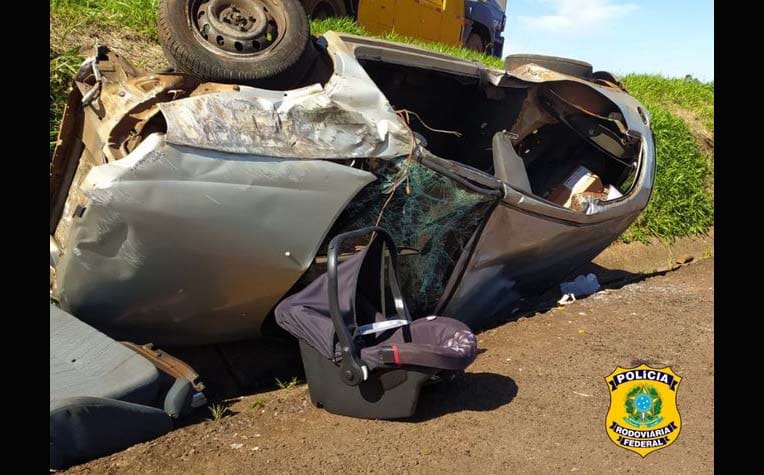 Cadeirinha salva vida de bebê em acidente de trânsito
