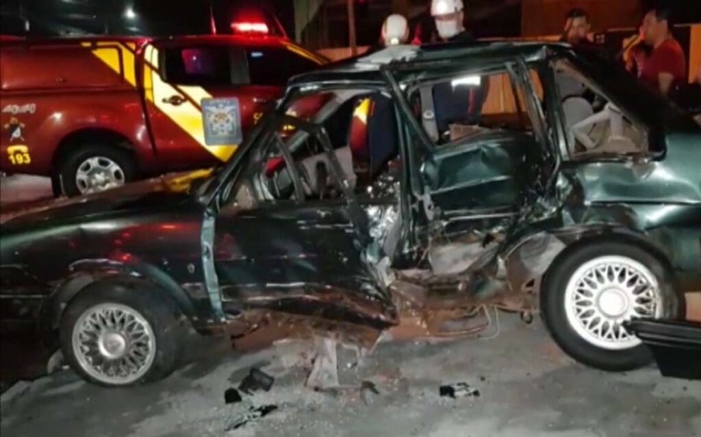 Acidente entre carro e camionete deixa um morto em Cascavel