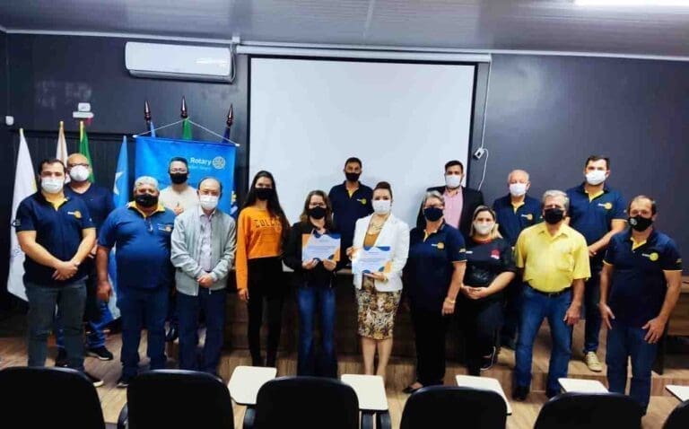 Rotary Club Jardim Alegre presta homenagem aos professores