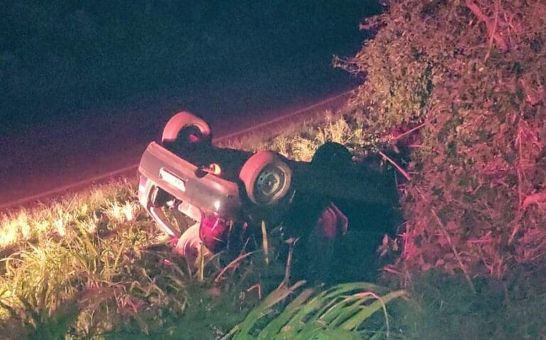 Gol capota próximo a curva da Barra Santa Salete