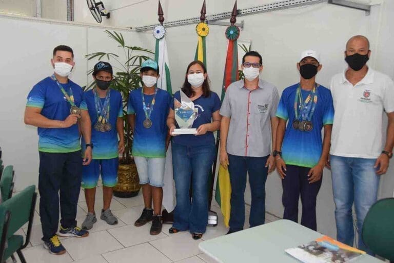 Alunos do atletismo do NRE de Ivaiporã são campões nacionais