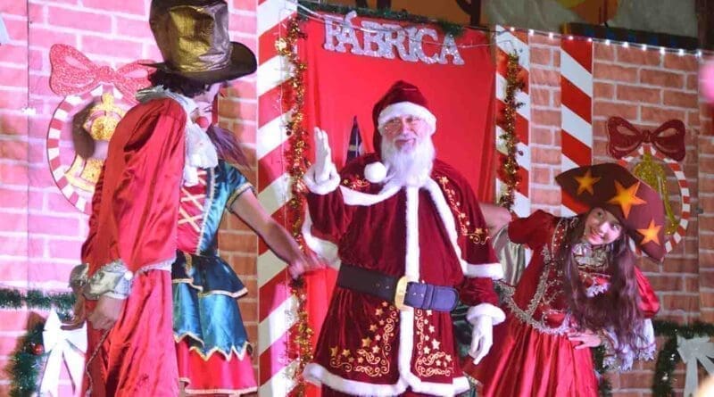 Grupo de teatro faz a abertura das festividades do Natal em Jardim Alegre