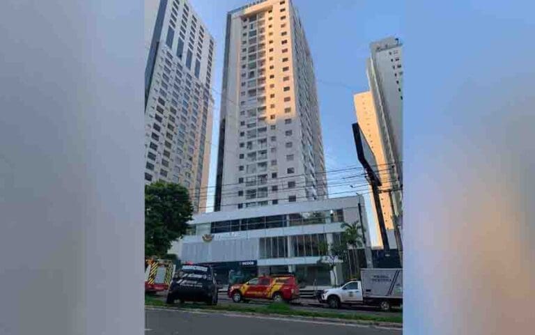 Mulher cai de 15 andar