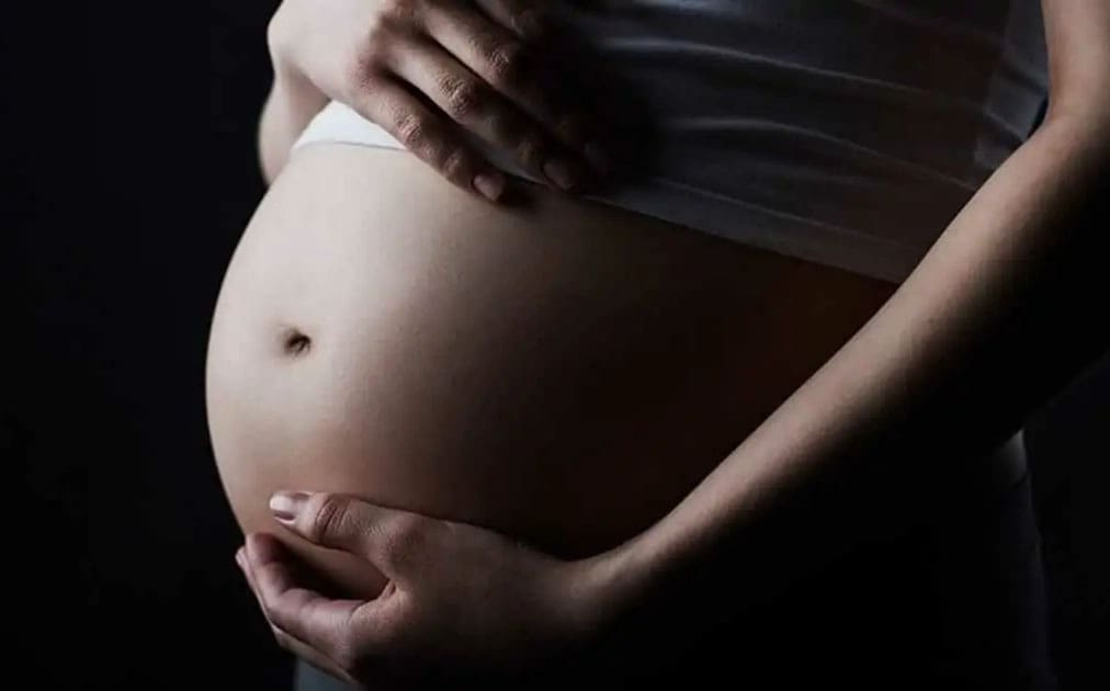 grávida de 6 meses