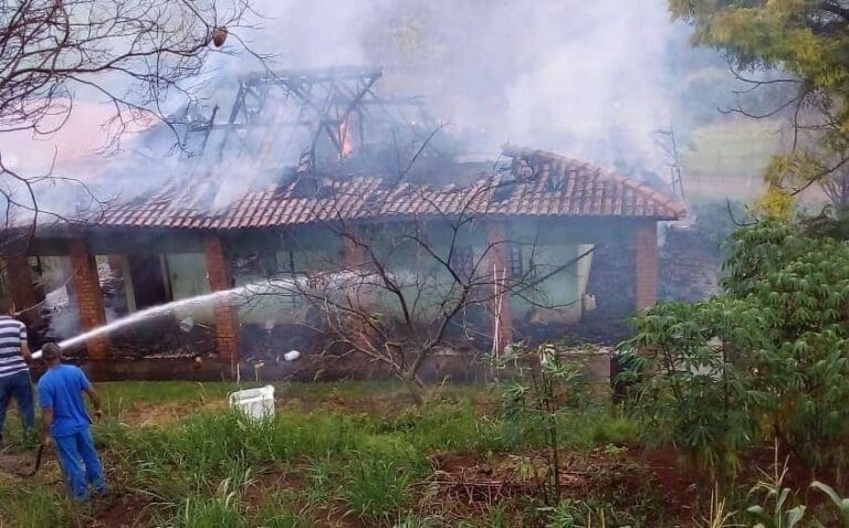 Incêncio casa Novo Itacolomi