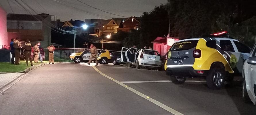 Atentado mata casal e criança
