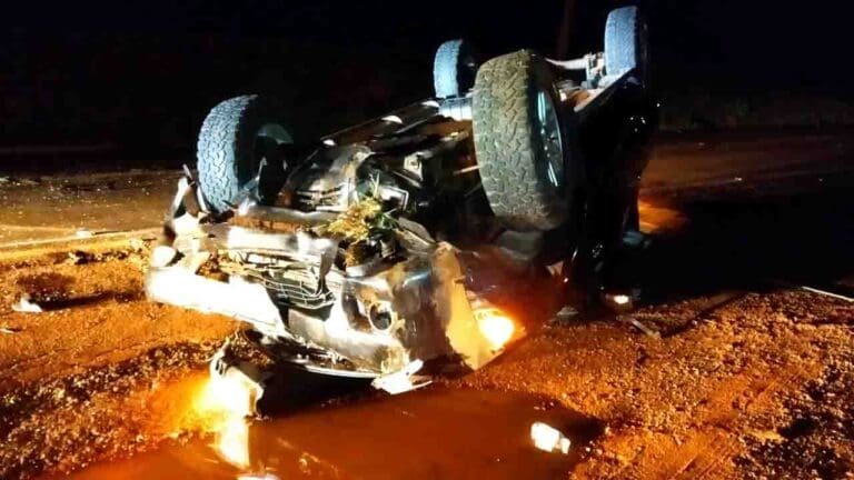 dois ferido capotamento