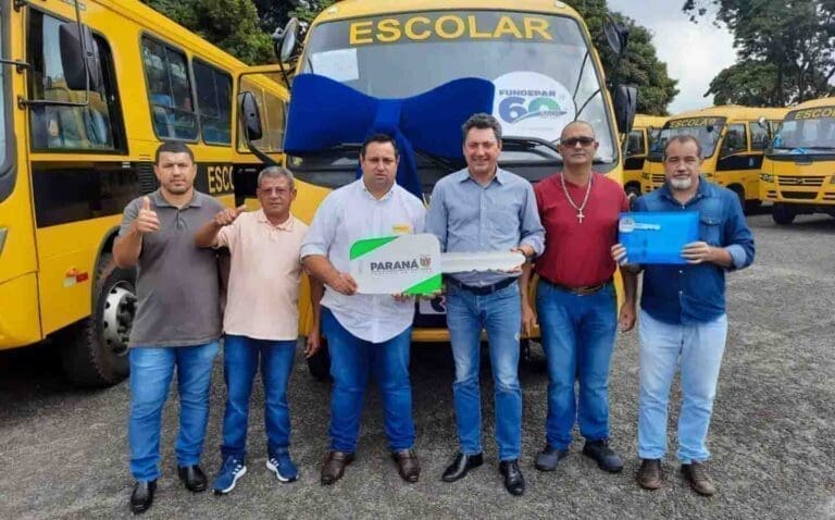 ônibus escolar