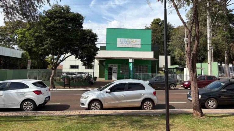 Fachada da Unidade de Pronto Atendimento de Ivaiporã durante o dia