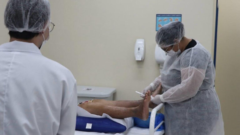 Atendimento gratuito no Ambulatório Regional de Feridas da Fatec Ivaiporã integra ensino, SUS e cuidado humanizado