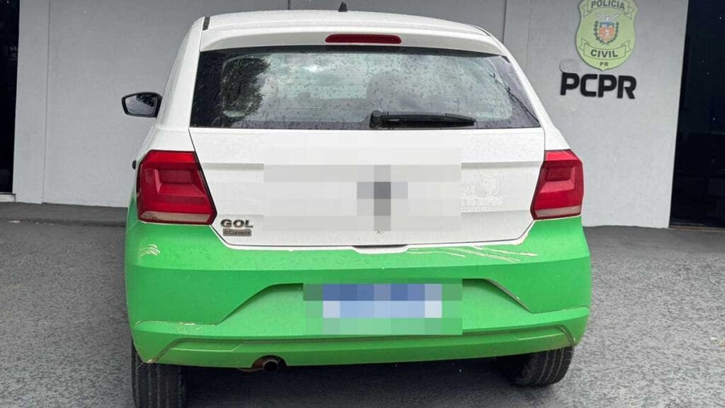 Veículo da Prefeitura recuperado em frente a Delegacia de Cândido de Abreu