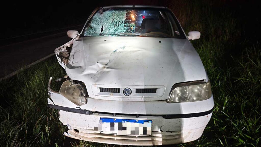 Acidente entre moto e carro na PRc 272 deixa três feridos em Faxinal.