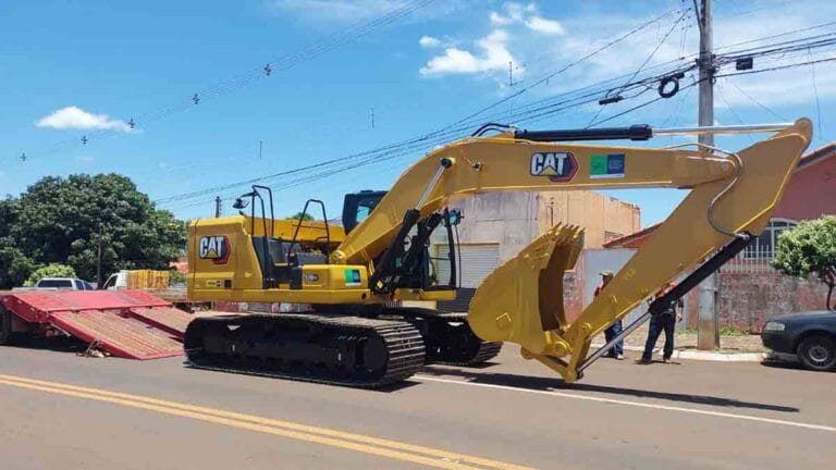 Investimentos em estrada rural e maquinário no Vale do Ivaí