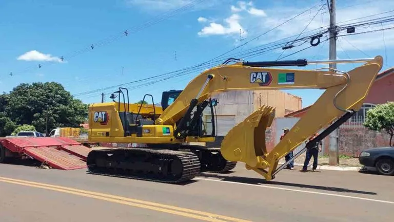 Investimentos em estrada rural e maquinário no Vale do Ivaí