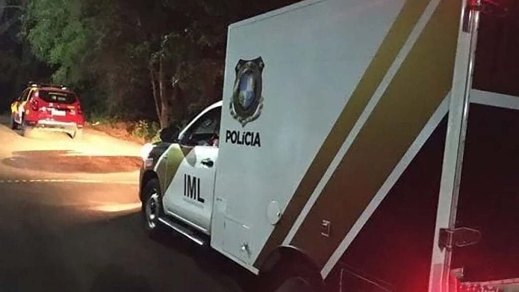 Imagem ilustrativa do Bombeiros resgatando corpo de adolescente em rio de Jardim Alegre