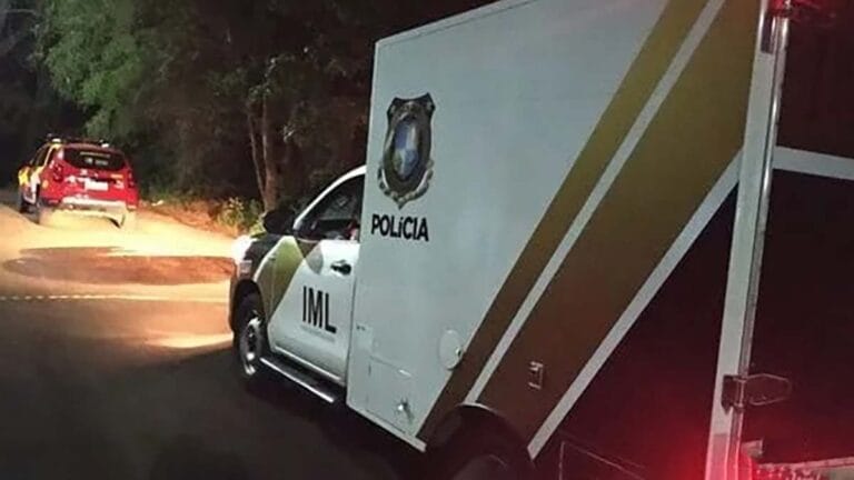 Imagem ilustrativa do Bombeiros resgatando corpo de adolescente em rio de Jardim Alegre