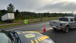 Ranger e caminhão envolvidos em colisão frontal na BR-277 em Irati