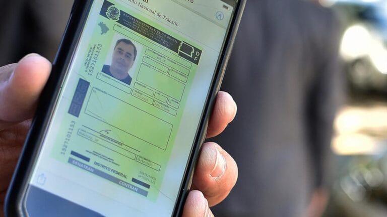 Aplicativo da CNH Digital com selo de Bom Condutor