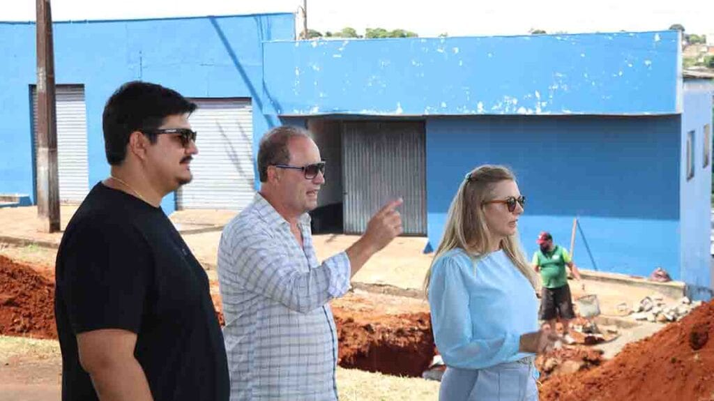 Carlos Gil e Gertrudes Bernardy visitaram o Jardim Belo Horizonte para acompanhar obras de drenagem e recape asfáltico
