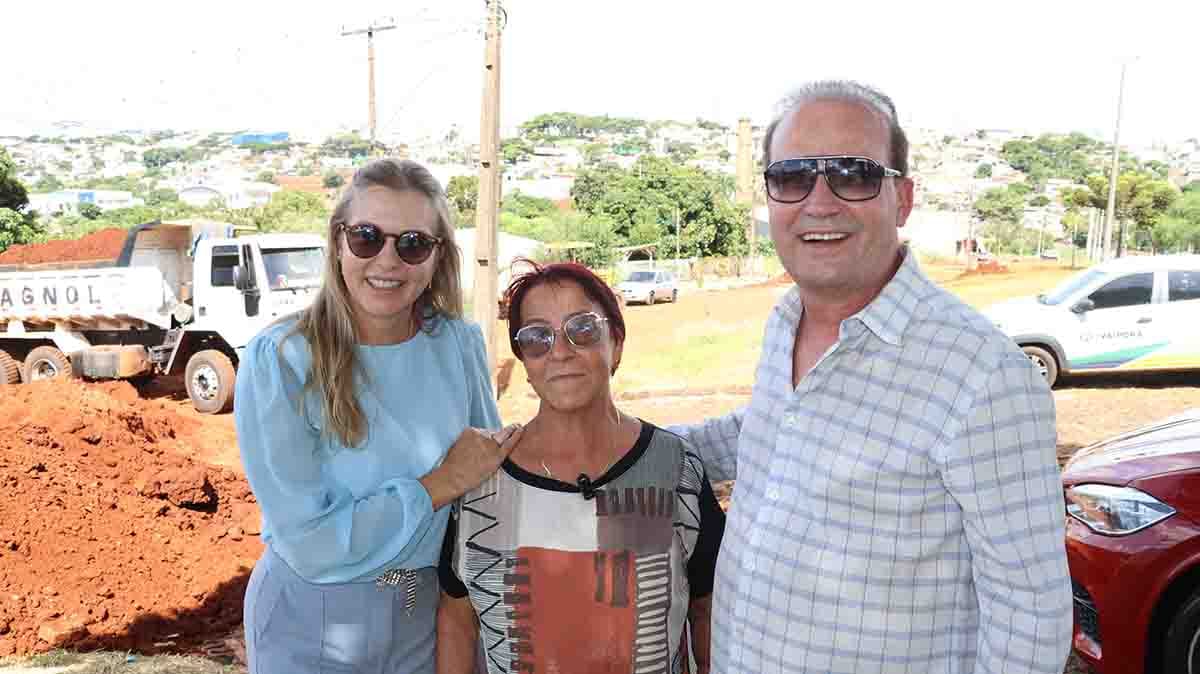 Carlos Gil e Gertrudes Bernardy visitaram o Jardim Belo Horizonte para acompanhar obras de drenagem e recape asfáltico