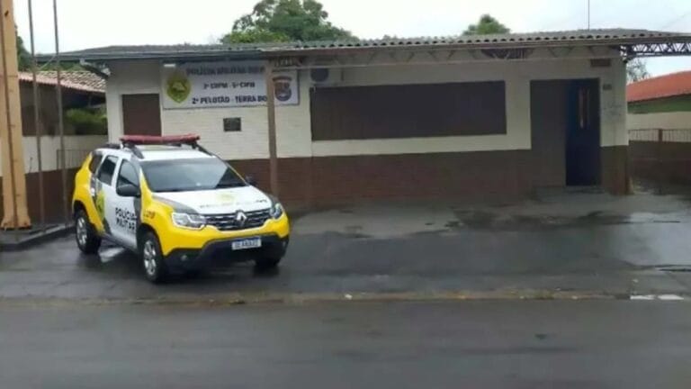 Fachada do Pelotão da Polícia Militar de Terra Boa, no Paraná