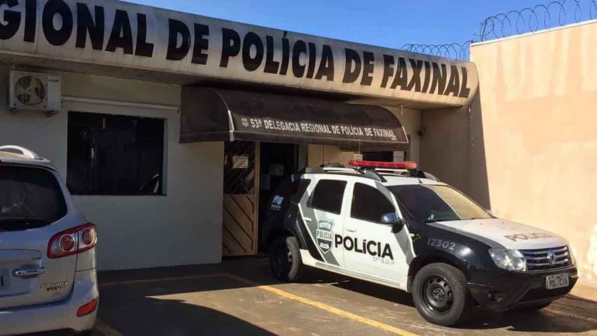 Suspeito de homicídio em Rosário do Ivaí sendo encaminhado a delegacia de polícia