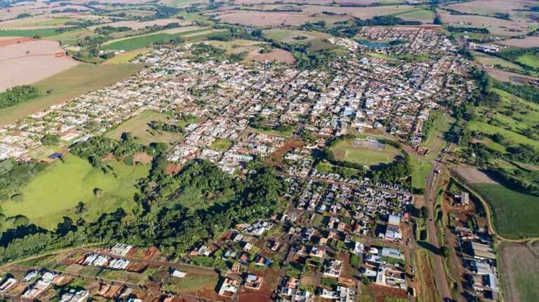 Vista aérea de Jardim Alegre, onde universitários do Projeto Rondon realizam atividades com a comunidade