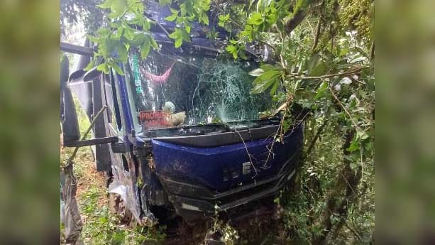 O condutor do caminhão também ficou ferido