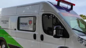 Homem com ferimento na cabeça é socorrido após ser encontrado caído na Rua Pasteur, em Grandes Rios